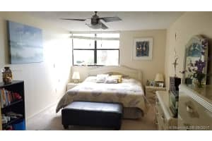 900 NE 195th St, Miami, FL 33179, Sold 08/04/17