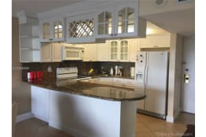 465 Ocean Dr, Miami Beach, FL 33139, Sold 10/26/17