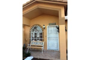 7669 NW 180th Terrace, Hialeah, FL 33015, Sold 09/29/17