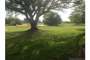 371 W Park Dr, Miami, FL 33172, Sold 08/08/17