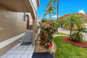 10130 NW 3rd St, Pembroke Pines, FL 33026, Sold 09/15/17
