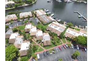 407 Leslie Dr, Hallandale Beach, FL 33009, Sold 08/25/17