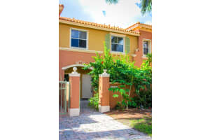 10650 SW 7th St, Pembroke Pines, FL 33025, Sold 10/04/17