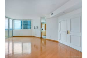 300 South Pointe Dr, Miami Beach, FL 33139, Sold 11/07/17