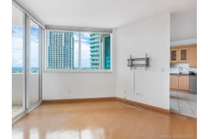 300 South Pointe Dr, Miami Beach, FL 33139, Sold 11/07/17