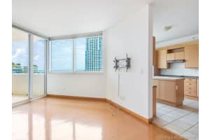 300 South Pointe Dr, Miami Beach, FL 33139, Sold 11/07/17