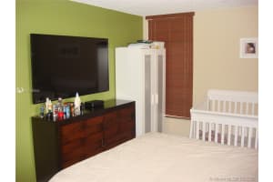 9686 Fontainebleau Blvd, Miami, FL 33172, Sold 08/31/17