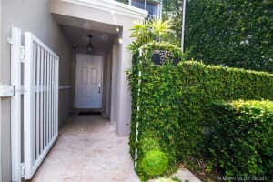 5571 SW 70th Pl S, Miami, FL 33155, Sold 08/16/17