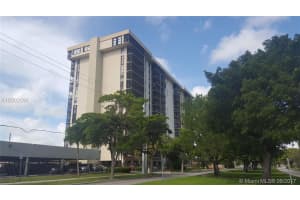2500 NE 135th St B405, North Miami, FL 33181, Sold 01/30/18