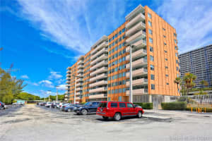 7545 E Treasure Dr a4, North Bay Village, FL 33141, Sold 10/13/17