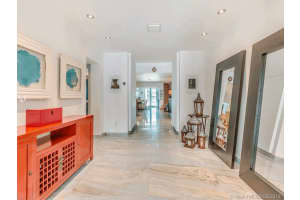 277 N Coconut Ln, Miami Beach, FL 33139, Sold 05/21/18
