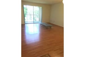 8615 NW 8th St, Miami, FL 33126, Sold 12/19/17