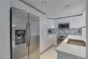10000 W Bay Harbor Dr, Bay Harbor Islands, FL 33154, Sold 10/20/17