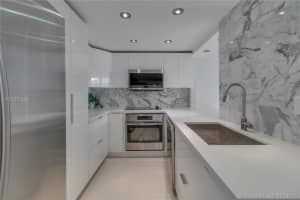 10000 W Bay Harbor Dr, Bay Harbor Islands, FL 33154, Sold 10/20/17