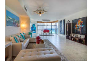 6423 Collins Ave, Miami Beach, FL 33141, Sold 04/13/18
