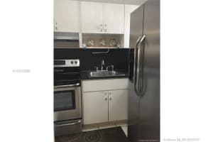 8025 NW 8th St, Miami, FL 33126, Sold 08/18/17