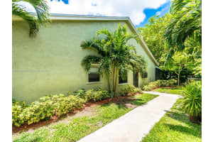 7620 NW 38th Ct, Sunrise, FL 33351, Sold 09/29/17