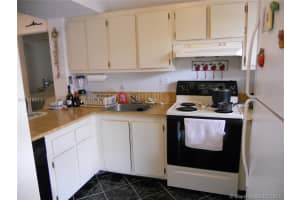 18000 NW 68th Ave #207a, Hialeah, FL 33015, Sold 09/29/17