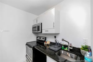 920 Jefferson Ave, Miami Beach, FL 33139, Sold 06/01/22