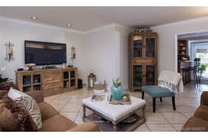 16000 Kilmarnock Dr, Hialeah, FL 33014, Sold 11/27/17