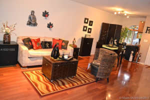 18941 NW 86th Ct, Hialeah, FL 33015, Sold 11/03/17