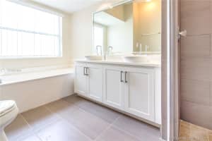 9376 NW 8th Cir, Plantation, FL 33324, Sold 10/24/17