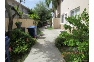 8020 NW 10th St, Miami, FL 33126, Sold 09/20/17