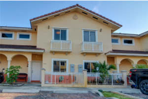7478 NW 180th Terrace, Hialeah, FL 33015, Sold 09/26/17