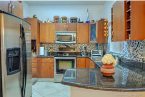 7478 NW 180th Terrace, Hialeah, FL 33015, Sold 09/26/17