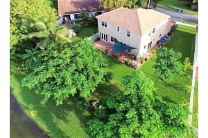 8711 SW 14th St, Pembroke Pines, FL 33025, Sold 09/20/17