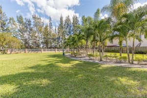 17938 NW 74th Ct, Hialeah, FL 33015, Sold 11/08/17