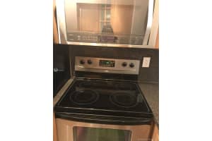 8840 Fontainebleau Blvd, Miami, FL 33172, Sold 12/14/17