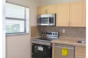 8879 Fontainebleau Blvd, Miami, FL 33172, Sold 10/25/17