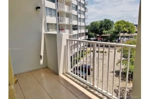 1300 NE Miami Gardens Dr #418e, Miami, FL 33179, Sold 11/09/17