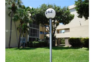942 NE 199th St, Miami, FL 33179, Sold 10/19/17