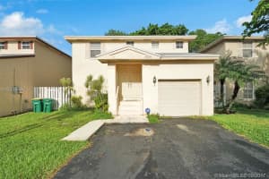 5891 Woodland Point Dr, Tamarac, FL 33319, Sold 10/16/17
