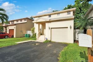 5891 Woodland Point Dr, Tamarac, FL 33319, Sold 10/16/17