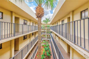 8615 NW 8th St, Miami, FL 33126, Sold 10/27/17