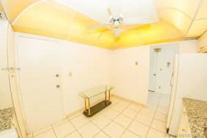 427 Golden Isles Dr #14a, Hallandale Beach, FL 33009, Sold 11/14/17