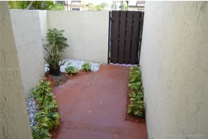 10000 NW 5th Ln, Miami, FL 33172, Sold 10/13/17