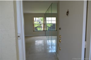 10000 NW 5th Ln, Miami, FL 33172, Sold 10/13/17