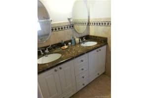 7674 NW 181st St, Hialeah, FL 33015, Sold 11/30/17