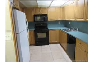 9682 Fontainebleau Blvd, Miami, FL 33172, Sold 12/01/17