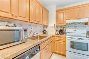 1865 79th Street Causeway #9f, North Bay Village, FL 33141, Sold 05/18/18