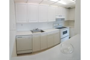 17600 NW 68th Ave APT B4002, Hialeah, FL 33015, Sold 01/31/18