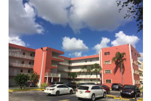 8425 NW 8th St, Miami, FL 33126, Sold 01/05/18