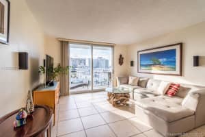 1045 10th St, Miami Beach, FL 33139, Sold 01/16/18