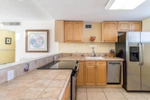 1045 10th St, Miami Beach, FL 33139, Sold 01/16/18