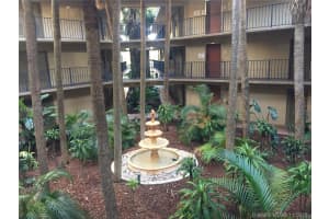 8635 NW 8th St, Miami, FL 33126, Sold 12/29/17