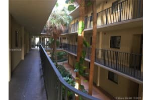 8635 NW 8th St, Miami, FL 33126, Sold 12/29/17